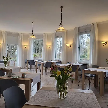 Parkhotel Am Schwanenteich 3*